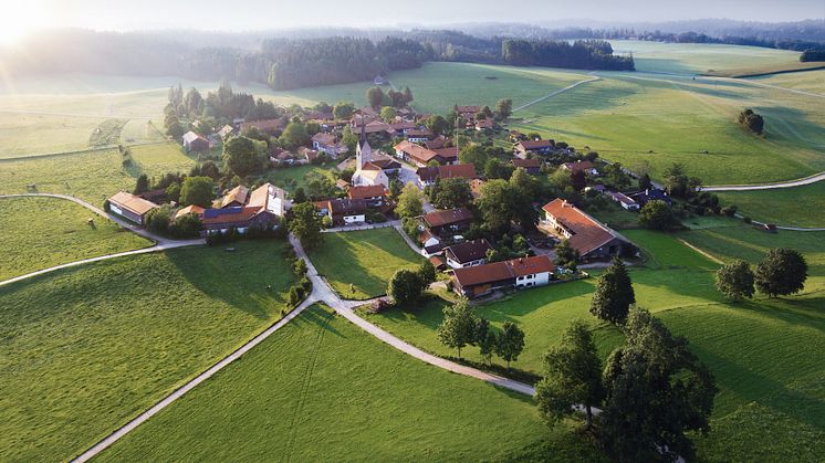 Innovationen vom Land für das Land: Zum zweiten Mal können sich ab sofort Projekte und Innovationen aus ganz Deutschland beim Wettbewerb „Digitale Orte im Land der Ideen” bewerben. (DG)