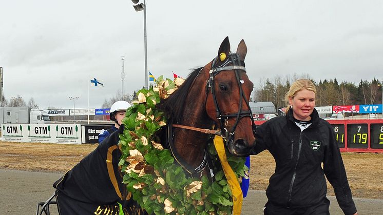 Sanity och Moa räknar ner dagarna till Elitloppet