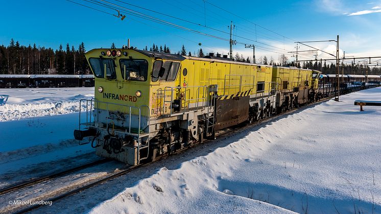 Hitachi Rail digitaliserar Infranords gula underhållståg med ett nytt signalsystem ombord