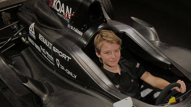 Otto Tjäder Sveriges snabbaste 14-åring – kör Formel Renault 1.6
