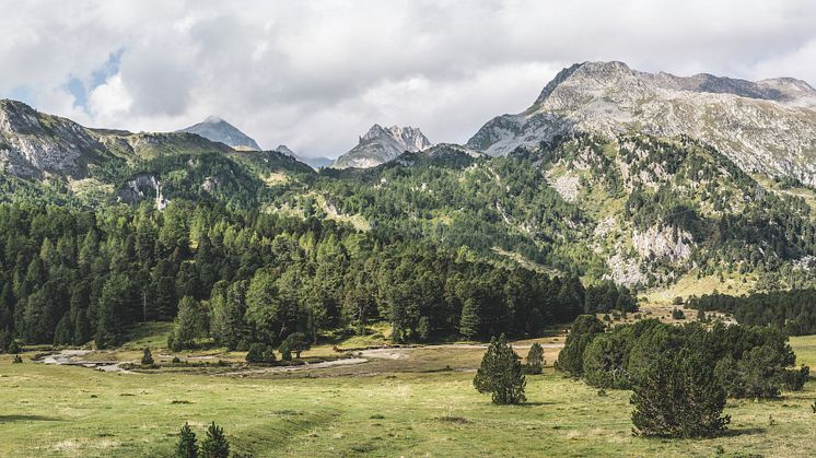 Landschaft im Gebiet der Brenno Quelle mit Lukmanierpass© Schweiz Tourismus Fototgraf_Markus Buehler-Rasom