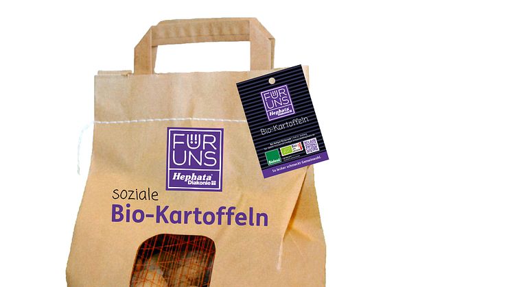 Beispielhaft für Produkte aus Manufakturen und Landwirtschaften der Hephata-Marke „Für Uns“: Der Prototyp einer künftigen neuen Kartoffelverpackung.