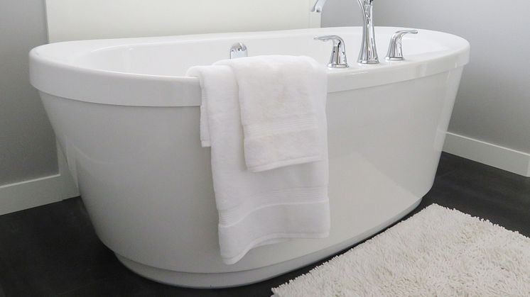Komfort og stil med badeværelsesartikler fra Ideshoppen