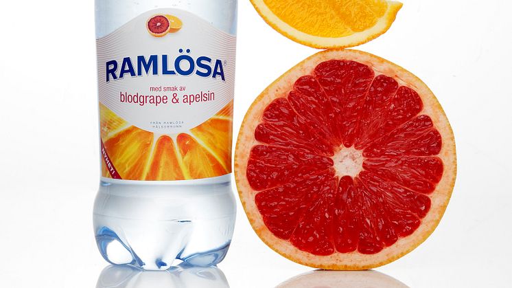 Ramlösa presenterar sin nya smak: Kärleksfulla apelsiner och solmogen blodgrape i flaska