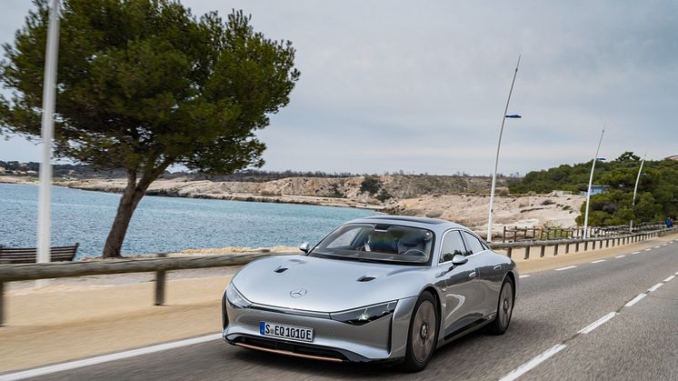 Mercedes-Benz VISION EQXX kördes 100 mil i verklig trafik på en laddning - i farter på upp till 140 km/tim. Förbrukningen blev extremt låga 0.87 kWh/mil.