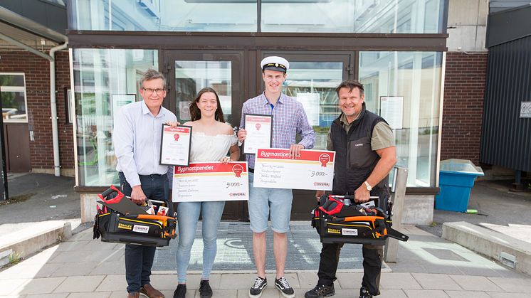 De lyckliga vinnarna av Bygmastipendiet på Dragonskolan heter Jazmine Lidström och Melker Wiklund.