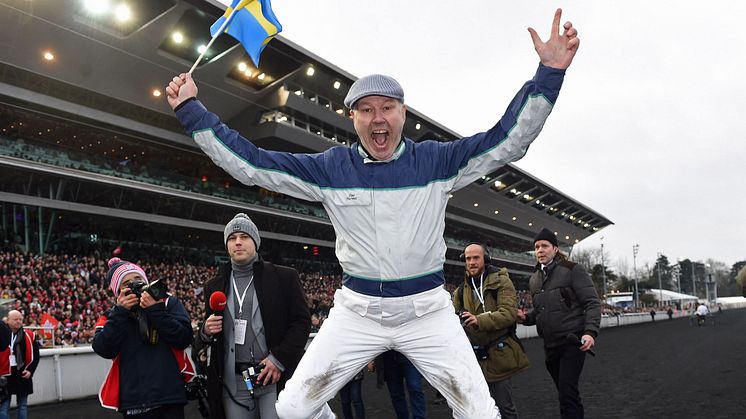 Timo Nurmos efter Readly Express seger i Prix d'Amerique 2018. Foto: Lars Jakobsson / TR Bild