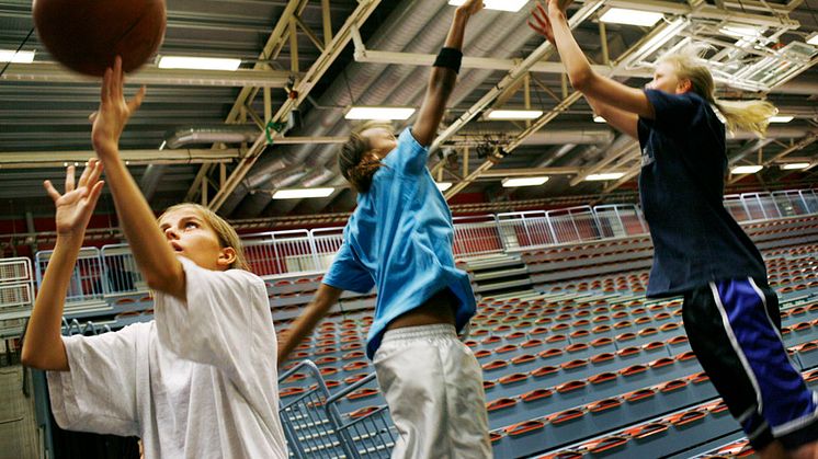 United Sisters Malmö & Malbas basketförening samarbetar för idrottstjejers självkänsla