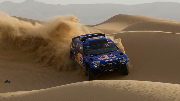 Dubbelt Volkswagen i topp i Dakar-rallyt