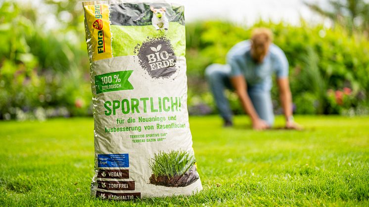 Für die Rasenpflege im Herbst eignen sich die Rasenpflegeprodukte von Floragard ideal.