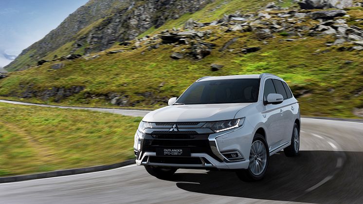 2019-modell Outlander PHEV vises i Genève