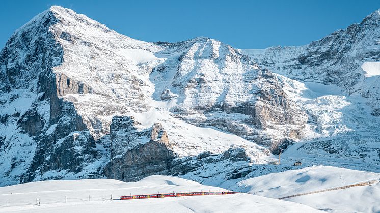 Das Skigebiet um Interlaken mit dem Zug sehr gut zu erreichen © Schweiz Tourismus / Andre Meier