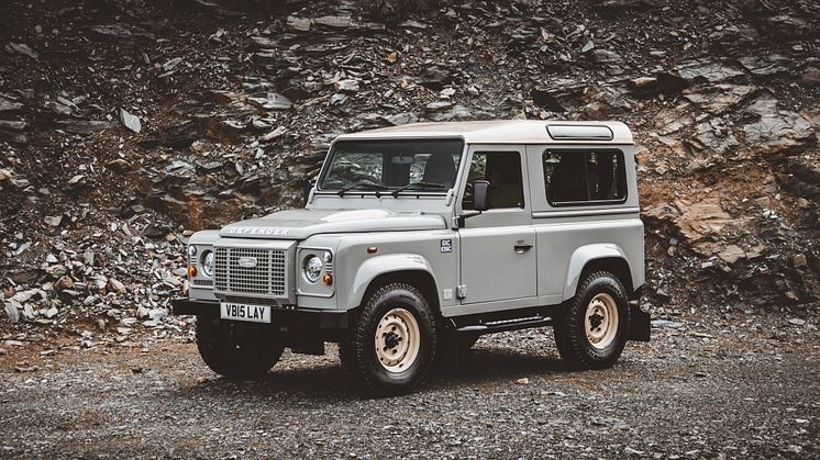 LAND ROVER CLASSIC DEFENDER WORKS V8 ISLAY EDITION 20