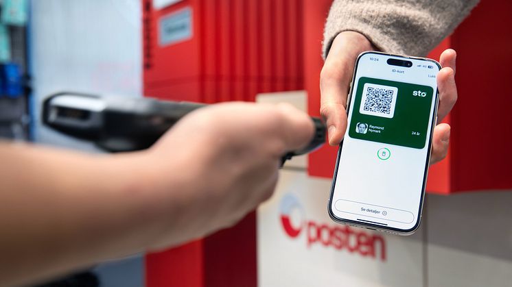 KJAPT OG ENKELT: Det nye digitale ID-kortet gjør det raskt og enkelt å legitimere deg hos Posten og Vinmonopolet. Foto: Sverre Chr. Jarild