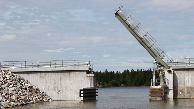 Farleden vid Bondökanalen justeras inför båtsäsongen 2023. Foto: Piteå kommun