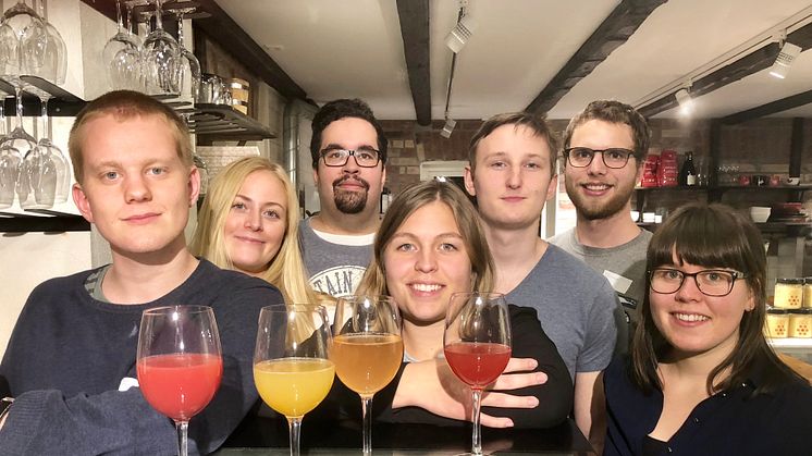 Jakob Erlandsson, Erika Månsson, Sam Svensson, Cornelia Bagewitz, Kacper Milczarek, Henning Lennman och Emelie Gustavsson från gastronomiprogrammet på Högskolan i Kristianstad. Foto: Anna Lind Lewin.