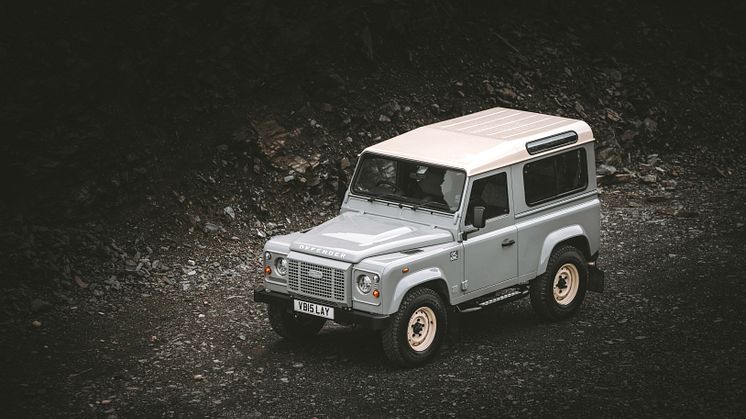 LAND ROVER CLASSIC DEFENDER WORKS V8 ISLAY EDITION 21