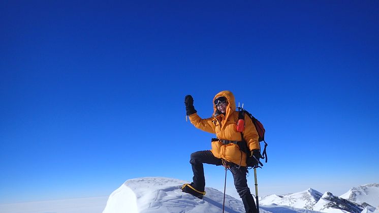 Renata Chlumska på toppen av Mount vinson