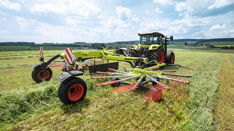 CLAAS unveils next-generation dual rotor swathers with central swathing