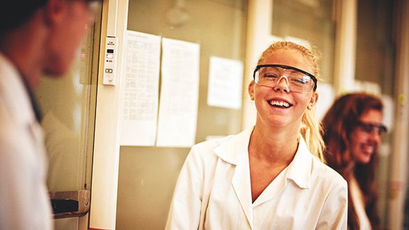 Globalt projekt ska inspirera gymnasieelever att välja högskolestudier:  samarbete mellan Olympiaskolan, Johnson & Johnson och Lunds universitet 