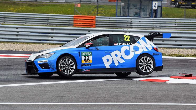 Seit 2016 unterstützt PROCAD das Team HP Racing der ADAC TCR Germany Touring Car Championship. Abb. PROCAD