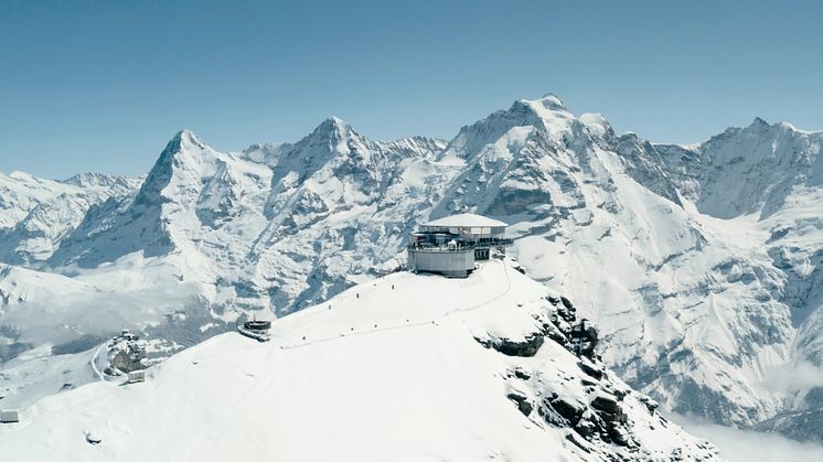 Das Gipfelgebäude Schilthorn - Piz Gloria im winterlichen Kleid