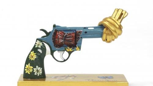 The Knotted Gun sculpture designed by Patrizia Gucci