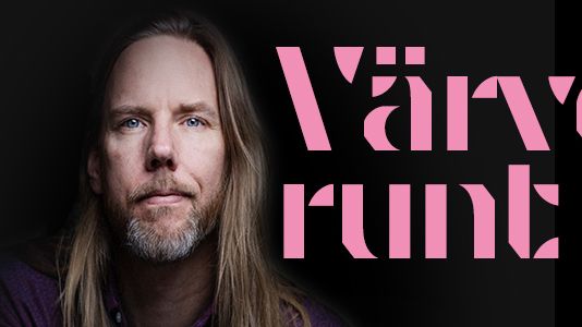 ​VÄRVET RUNT - Kristoffer Triumf på turné med Sveriges mesta intervjupodcast