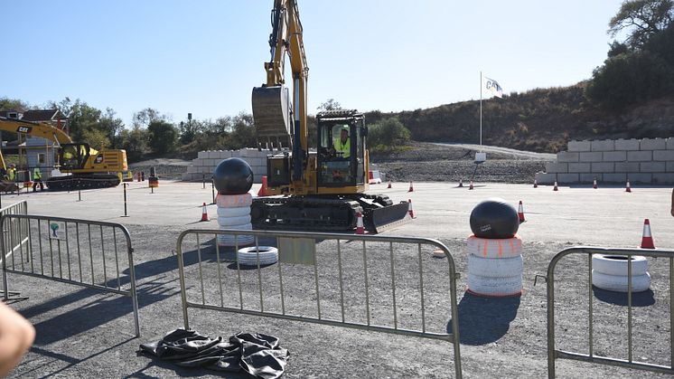 Caterpillar Operator Challenge 2019, europafinalen. "Yoga-balls"