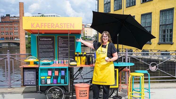 Arbetets museums nya vandringsutställning Välkommen in! ska stärka stärka vår motståndskraft mot desinformation och påverkansförsök – över en kaffe. Foto: Anders RIstenstrand