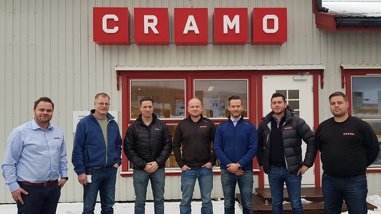 Cramo signerte storkontrakt med AF Gruppen i Midt Norge. Fra venstre André Høvstad, Frank Otto Johannessen (AF), Bård Solem (AF), Bjørnar Husa, Kjetil Moen, Bengt Ulvin og Jan Erik Grundstad. 
