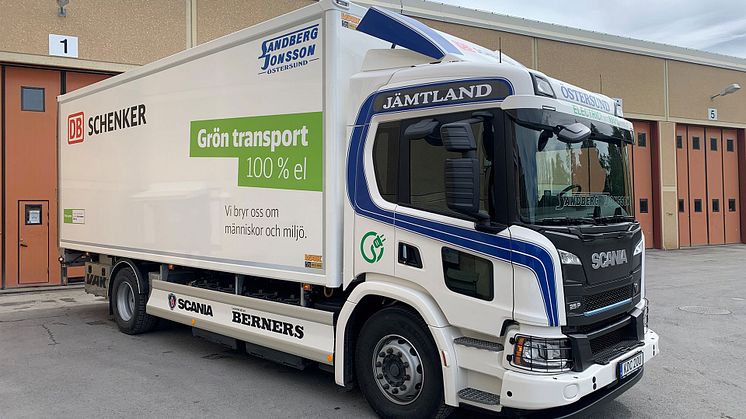 DB Schenkers samarbetsåkeri Sandberg & Jonsson har investerat i regionens första helelektriska distributionslastbil. Bilen kommer leverera gods och paket i Östersund och Frösön.