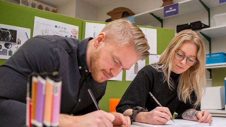 ​Studenterna David Frenger och Felicia Samuelsson på Högskolan i Skövde har omkonstruerat en snabbkopplingsserie åt företaget Parker Hannifin AB.