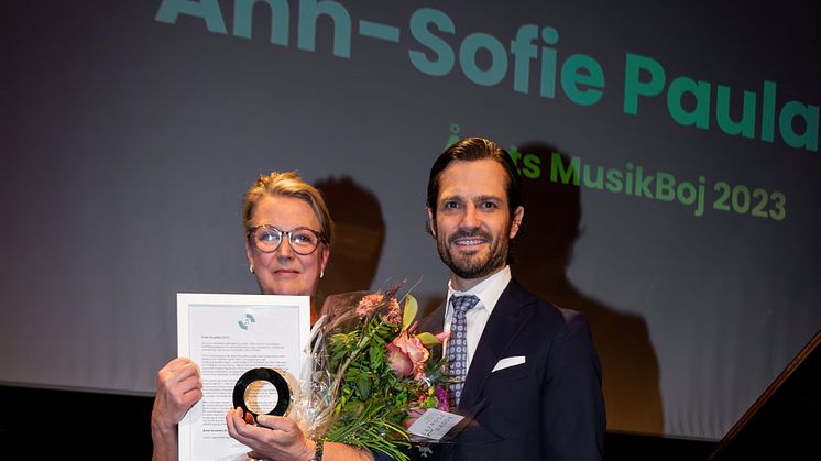 Prins Carl Philip delar ut pris MusikBojen musikterapi