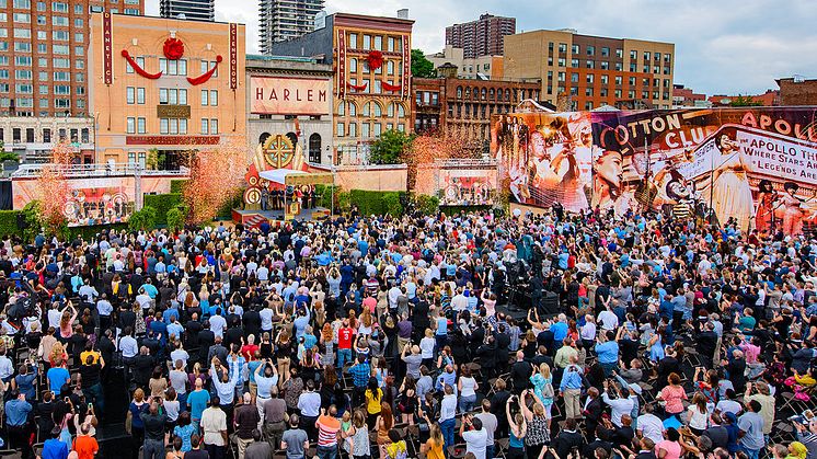 Harlems nya Ideala Scientologikyrka och Samhällscenter som kallades "centrum för hopp på 125th Street" i den livsbringande invigningen söndagen den 31 juli, 2016.