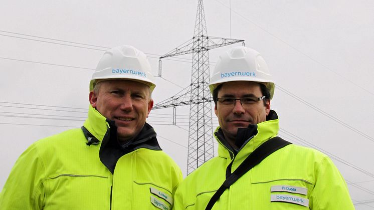Verantwortlich für die bessere Einbindung der Region ins Bayernwerk-Stromnetz sind Reinhold Kliegel, Leiter Leitungen und Systemtechnik, und Projektleiter Rainer Dudda (von links).