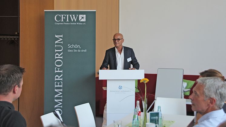 CFIW-Vorstand Prof. Dr. Lothar Brunsch begrüßte rund 60 Gäste zum 3. Sommerforum.