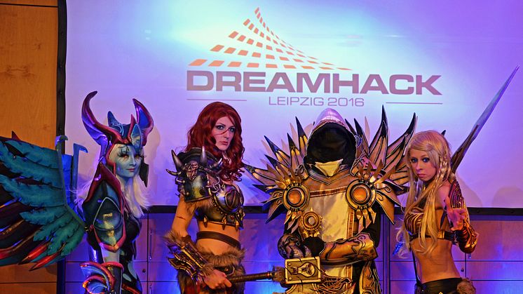 Cosplayer geben einen Vorgeschmack auf die DreamHack Leipzig 2016