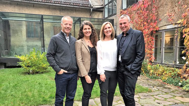 Styrelederne i henholdsvis Grønn Byggallianse og NGBC Roy Frivoll og Rolf Thorsen, flankerer daglige lederne Katharina Bramslev og Kjersti Folvik.  Foto Siri Dobloug