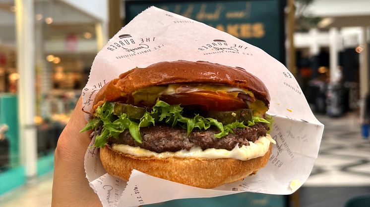 Burgersalget daler i januar: Nu sænker burgerkæde prisen