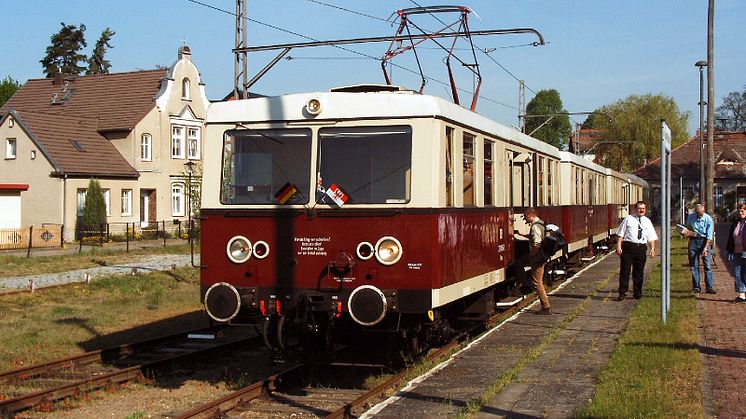 Die Buckower Kleinbahn ist noch bis zum 7. Oktober 2018 an Wochenenden auf der Strecke zwischen Müncheberg und Buckow unterwegs. Foto: Andreas Hauschild