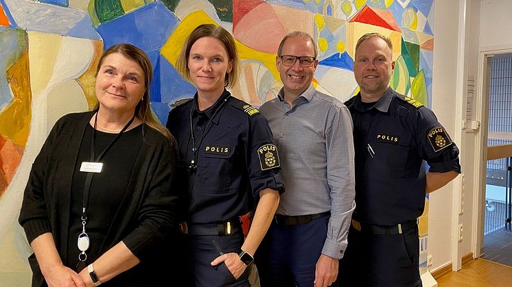 Ronneby kommuns trygghetssamordnare Bibbi Rönnlund tillsammans med kommunpolisen Anna Johansson, ordförande i lokala BRÅ Kenneth Michaelsson och lokalpolisområdeschef Richard Hagvärn