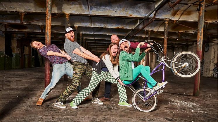 MASSIVE WAGONS - Generation Prime - ny video med SKINDRED's Benji Webbe som gäst!