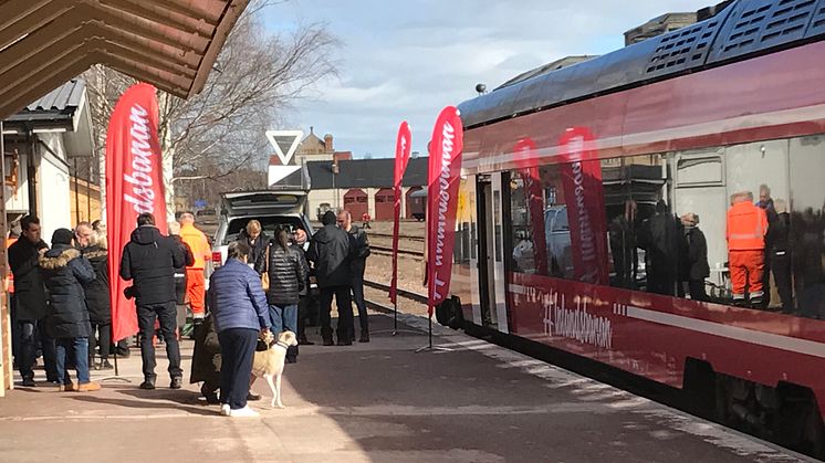 Nya moderna tåg och en uppgraderad infrastruktur på Inlandsbanan ger betydande restidsförkortningar. Istället för två timmar mellan Mora-Sveg blir restiden nästan halverad.