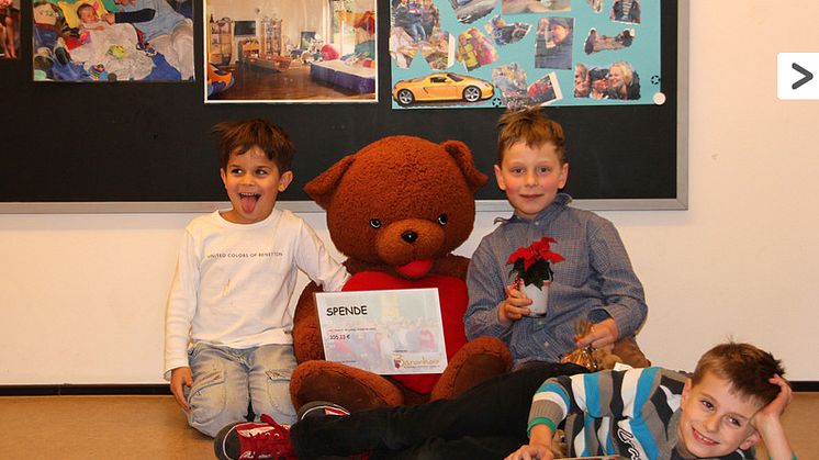Kuchenbasar in der Lessing Grundschule: Kinder spenden den Erlös auch an Bärenherz