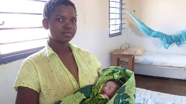 Mamma och nyfött barn, Malawi. Sedan 2002 har 250 000 kvinnor använt sig av epicenterklinikernas tjänster under graviditeten.