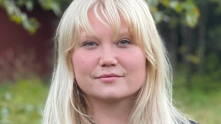 Sara Ekholm Eriksson, årets konstnär i konstprojektet Tänka med jorden.