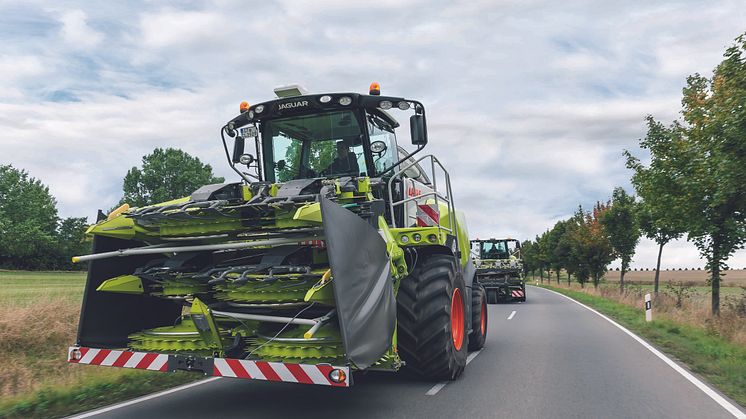 The Large Vehicle Alert System is the first road safety system that gives the drivers of network-connected cars and trucks warning of the presence of agricultural vehicles on the road ahead. Photo: CLAAS