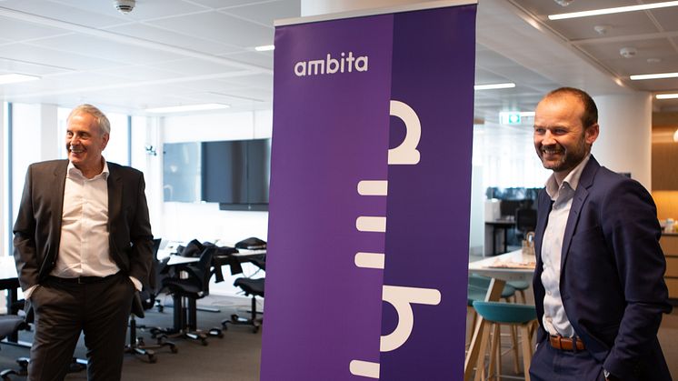 Stig W. Seljeseth, CEO i Ambita og Nicolay Moulin, CEO i Sikri offentliggjør eierskiftet