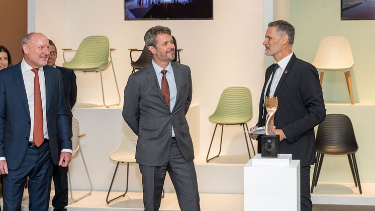 From the left: Chairman of the Board of ScanCom International, Erik Holm, His Royal Highness Crown Prince Frederik of Denmark, and CEO of ScanCom International, Stig Maasbøl.